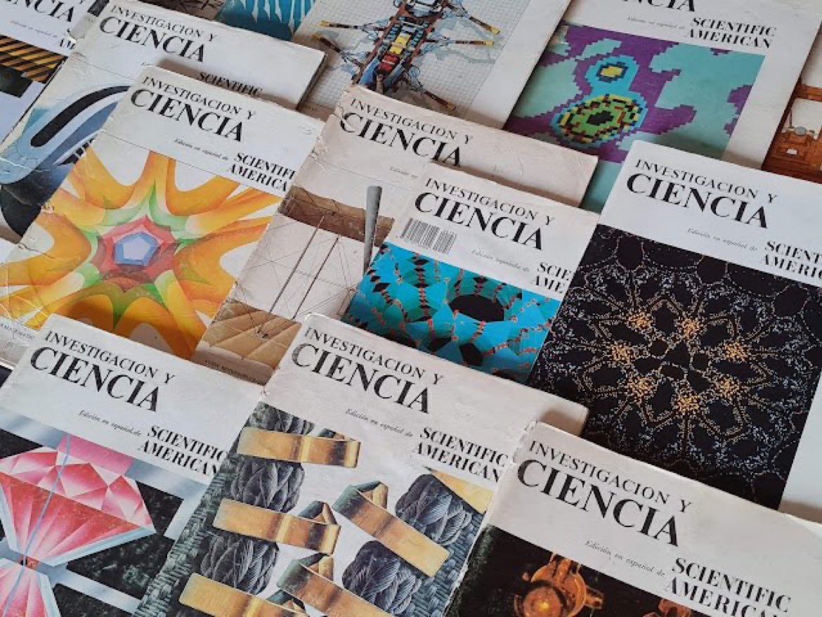 OperadorNuclear's tweet photo. Recuerdo una inquietud durante toda mi infancia y adolescencia, a caballo entre las décadas de 1970 y 1980. Necesitaba saber más, aprender más, leer más libros. Internet estaba muy lejos de llegar a mi vida y ya me había leído varias veces todos los libros de casa, un humilde hogar de trabajadores con estudios elementales. ¿Dónde podía aprender más?

Cuando visitaba a mis abuelos, a dos calles de distancia, aprovechaba para leer, artículo por artículo, una enciclopedia con preciosas cubiertas marrones adornada con filigranas doradas que un señor les había vendido a domicilio. Me sentaba en una de las mecedoras del salón comedor y me pasaba las horas leyendo sobre cualquier tema, saboreando cada palabra y cada ilustración, mientras mi abuela me traía un vaso de leche y algunas de las sabrosas galletas con las que desayunaba mi abuelo.

Pocos años más tarde, algo vino a calmar mi inquietud. Cuando rondaba los trece años, una caja de ahorros, como parte de la actividad social a la que estaba obligada, abrió una biblioteca en mi barrio de Sant Vivenç dels Horts, cerca de Barcelona. A la semana siguiente ya me había suscrito. Fue entonces cuando descubrí lo que me pareció un océano de conocimiento. Miles de libros de todas las temáticas, bien clasificados, llenaban preciosas estanterías de madera clara. Todo olía a nuevo.

Lo recuerdo perfectamente. Era verano, hacía mucho calor. Cada día, después de comer, iba a la biblioteca a bucear entre sus estantes, consultar los libros, tomar notas y hacer bocetos en libretas con espiral (todavía conservo algunas). Y todo ello en un ambiente silencioso, con un potente aire acondicionado y unas confortables sillas y mesas con luces bajas. Una gozada para este ávido aprendiz de todo.

Al año siguiente me había convertido en el segundo lector con más préstamos en su haber de los más de mil con los que contaba la biblioteca. Me superaba una chica que trabajaba cuidando niños a domicilio y que no paraba de leer novelas románticas. «Es complicado competir con eso», pensé. A pesar del tiempo necesario para mis estudios y para el deporte, cada semana me leía dos o tres libros.

Forjé una preciosa amistad con Silvia, la encantadora bibliotecaria, unos 10 años mayor que yo. Me ayudaba a encontrar cualquier libro y se esmeraba en conseguir los libros y revistas que le pedía, especialmente sobre ciencia y tecnología, mis favoritos. Parecía disfrutar ayudándome a saciar mis ganas de aprender. Ojalá pudiera contactar con ella para darle las gracias. Quizás le lleguen estas palabras, estoy seguro de que le alegraría saber que aquel chico tan curioso se convirtió en divulgador y llegó a escribir dos libros.

Recuerdo perfectamente la revista Investigación y Ciencia, la versión en español de Scientific American. Aunque carecía de la formación necesaria para entender la mayor parte de sus artículos, disfrutaba descubriendo cada mes hacia dónde se dirigían las investigaciones científicas más punteras del mundo.

En febrero de 2023, la editorial española Prensa Científica anunciaba el final de la publicación de la revista. Cuando lo escuché en @pcoffeebreak sentí nostalgia de los recuerdos que acabo de explicar. Sin embargo, este año 2024 nos trae una excelente noticia. Se ha publicado el archivo histórico completo de Investigación y Ciencia 1976-2023 en https://t.co/1Fu1YpUzDp

En el blog de @fisicamartin tenéis el enlace: https://t.co/WluFpbIu94