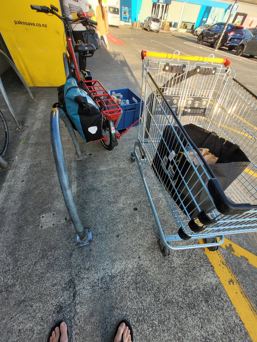 Ka_eke_Pahikara's tweet photo. When you're used to a #Load75 Pic one.. And then go shopping with the perfectly serviceable... But less ummm capable loaner cargo bike. Not ungrateful, just learning new lessons #DadsLife #AklBikeLife https://t.co/hN7WJTWM5d