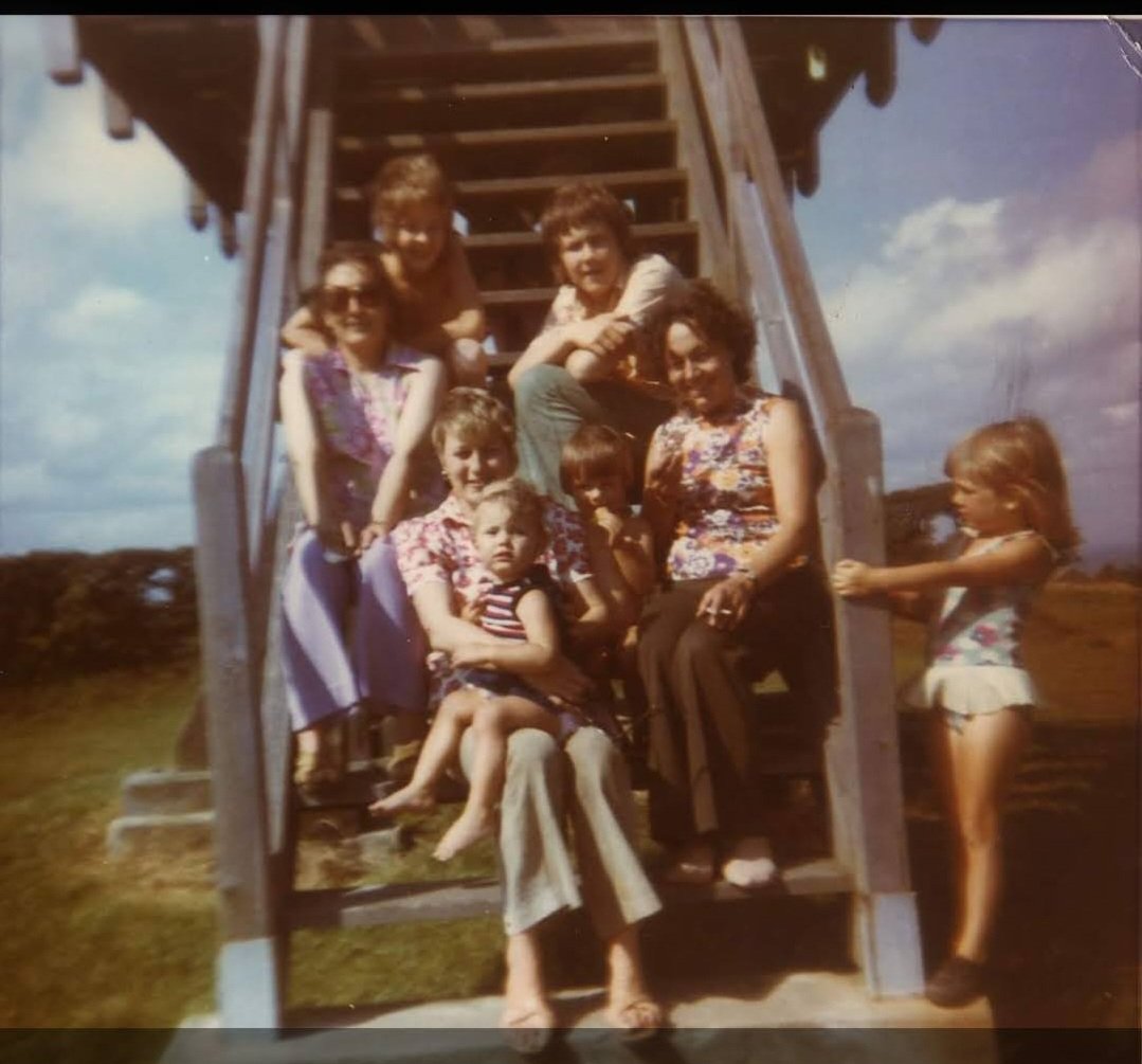 Loved the nostalgic article about North/North's seat  by journalist <a href="/duke_sussex/">Andrew Hemsley</a> . It made me dig out a family photo and reminisce a great 70s summer memory.
sussexexpress.co.uk/news/people/ho…
#thankyou