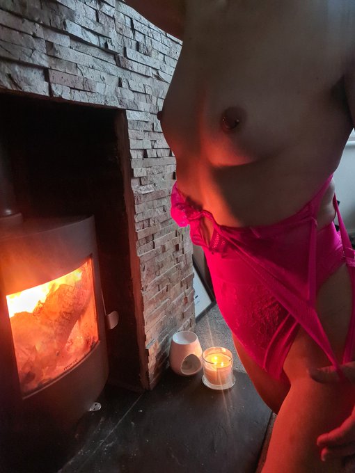 Shall we all stay by the fireside today? https://t.co/PESousSm5B