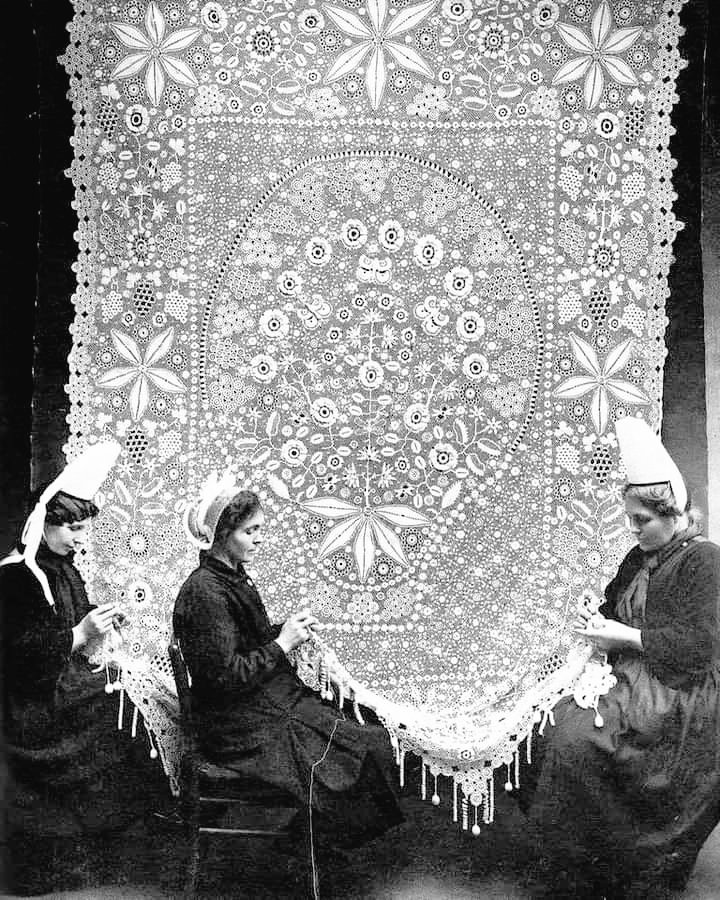Brittany, France early 20thc, women making 'picot bigouden' a form of intricate and complex crochet linking to Irish crochet #WomensArt