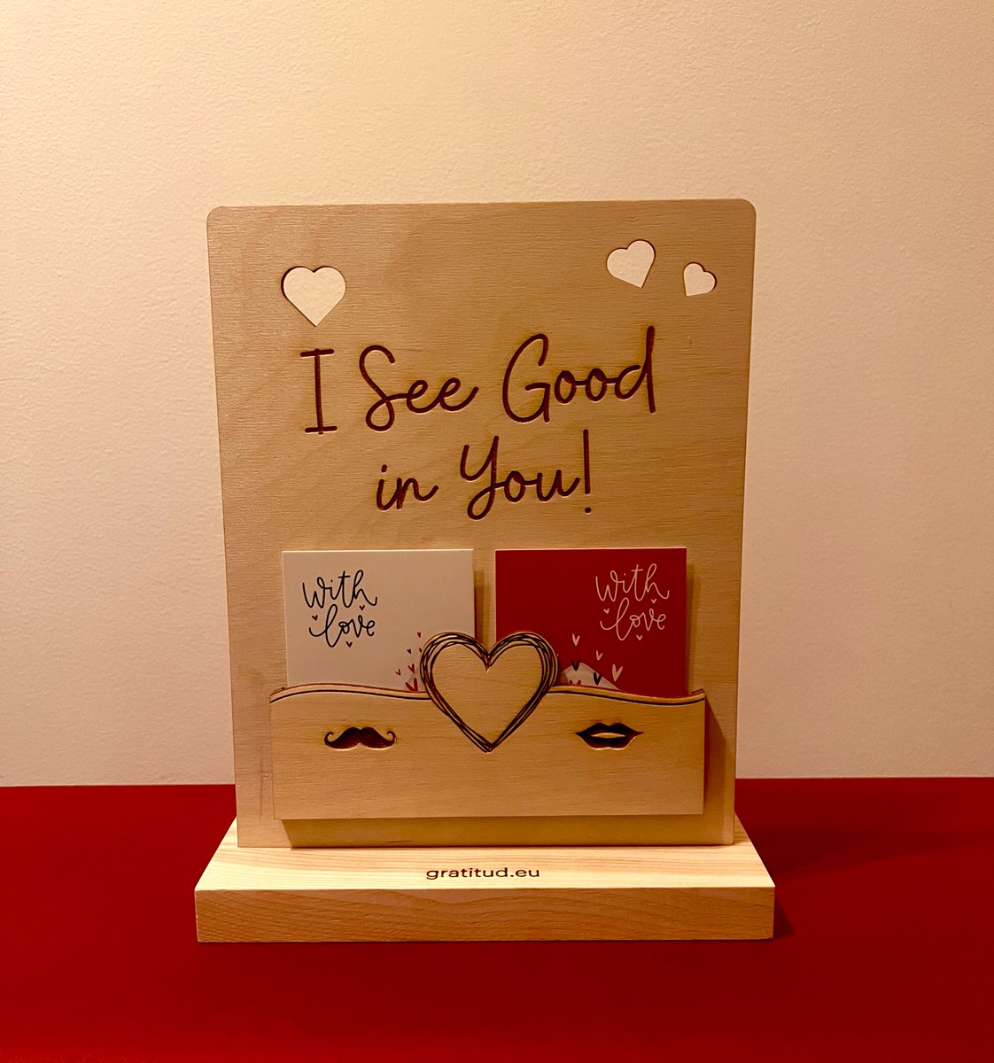 EMedne's tweet photo. 🎉 Exciting news - introducing https://t.co/tlrzdRIINB 🚀 Our family business is proud to unveil wooden stands crafted to foster deeper connections at home through gratitude notes. Join us in spreading love and strengthening bonds with your loved ones. #Gratitude #Gift https://t.co/f2pwDY3Fjw