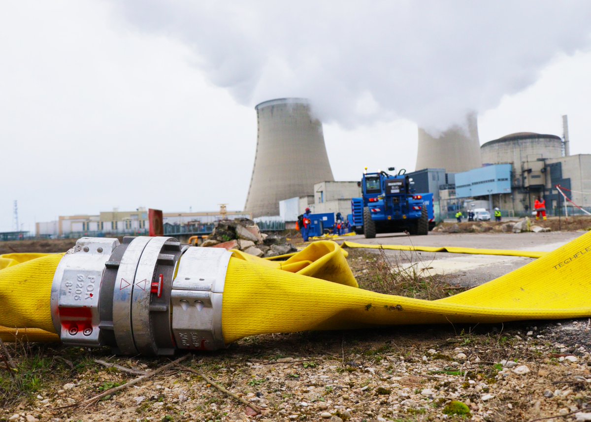 SDIS_10's tweet image. Mercredi les sapeurs-pompiers de l'Aube et de la Marne @SDIS51 participaient à l'exercice "séisme" grandeur nature aux côtés des équipes de la Force d’action rapide du #Nucléaire #FARN à la centrale de Nogent-sur-Seine @EDFNogent 
#collaboration #expertise