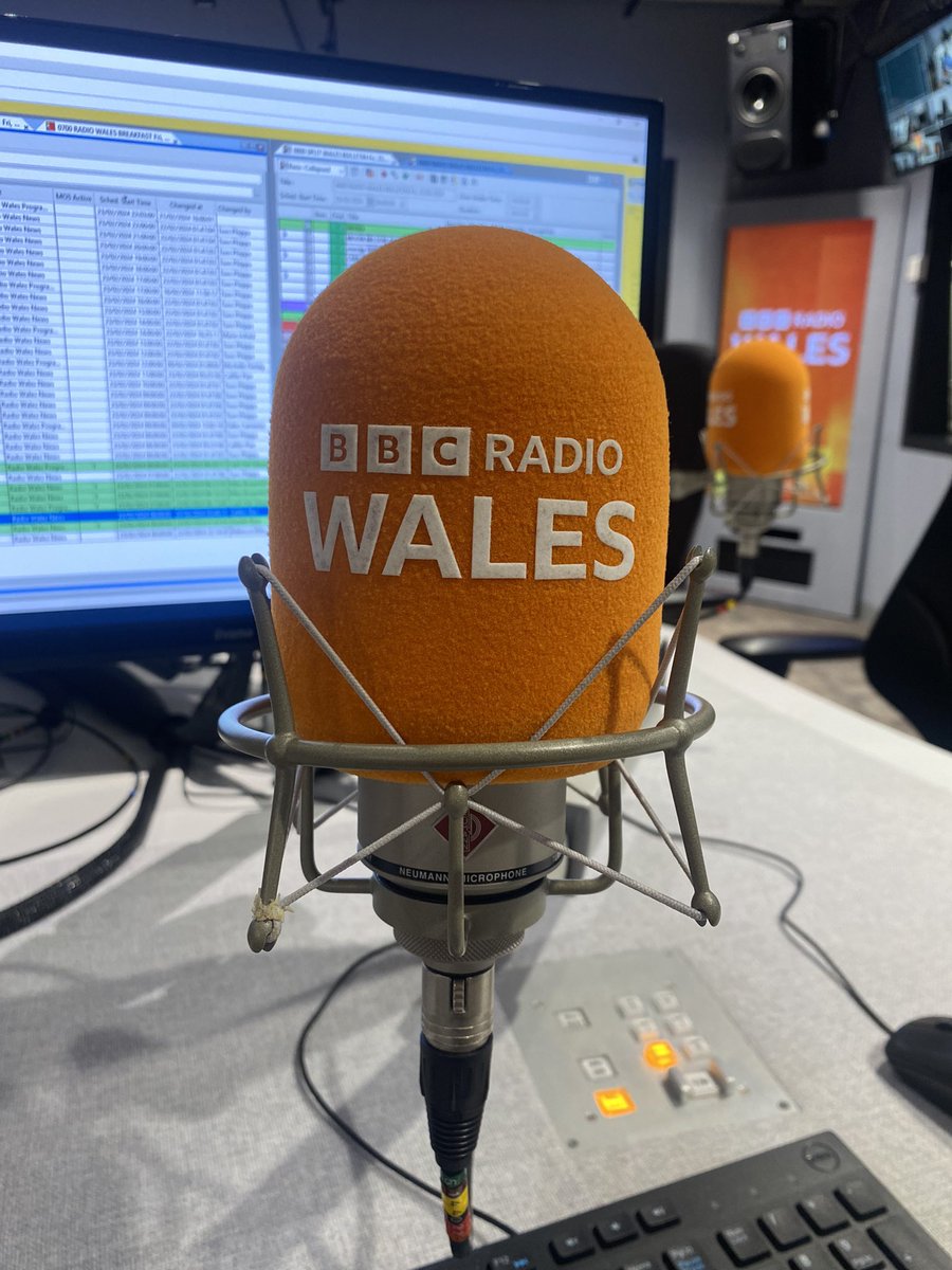 Live on @BBCRadioWales Breakfast with Oliver Hides and @catheledd 🗞️ 🌅 🍳 ☕️ And - 🔵🇬🇧 PM Rishi Sunak 🟡🌼 @LSRPlaid 🏴󠁧󠁢󠁷󠁬󠁳󠁿🏉 Mike Ruddock Listen on BBC Sounds 📻