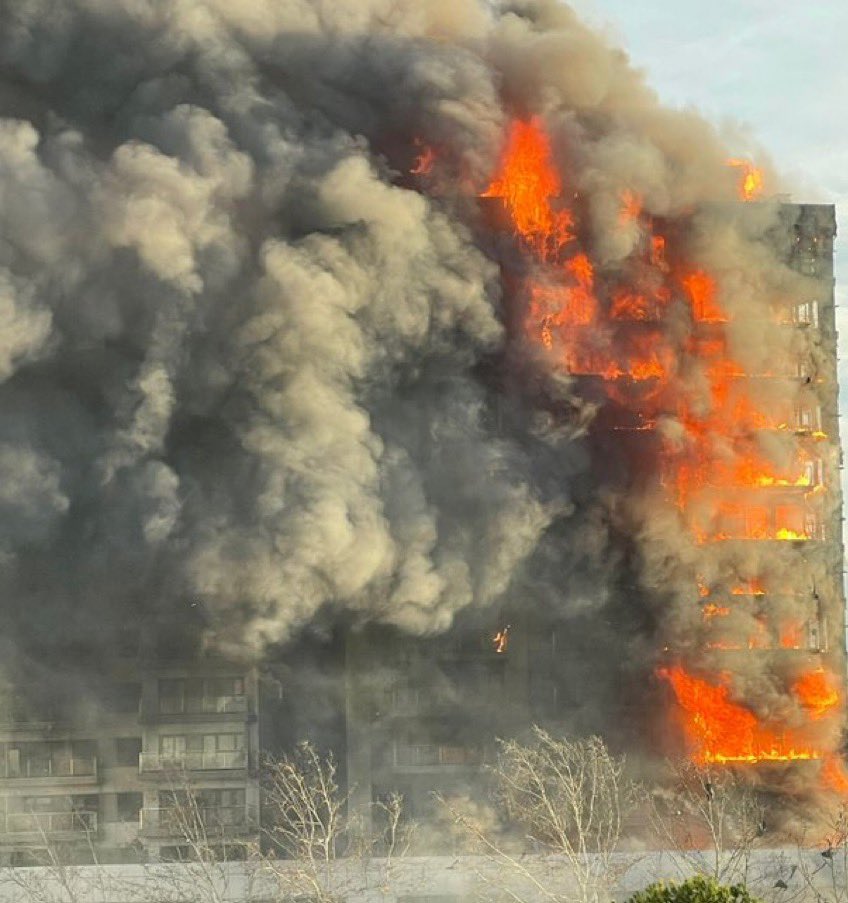 BernarGM's tweet image. Grandíssimes dades d’audiència per a la cobertura informativa de l’incendi de València per part d’@apunt_media:

- @somdecasa_apunt, 4’6%
- Especial @apuntnoticies, 12’8%
- @apuntnoticies Nit, 10’1%
- Especial @apuntnoticies, 8’3%

Mitjana del dia: 6’2%