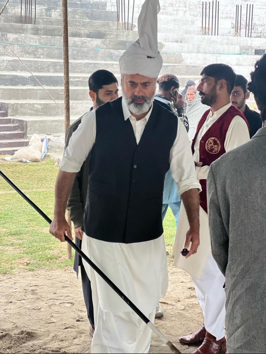 آخر کب تک محب وطن پاکستانیوں کو 
اپنے وطن سے محبت کرنے سے روکو گے۔

#ReleaseImranRiazKhan