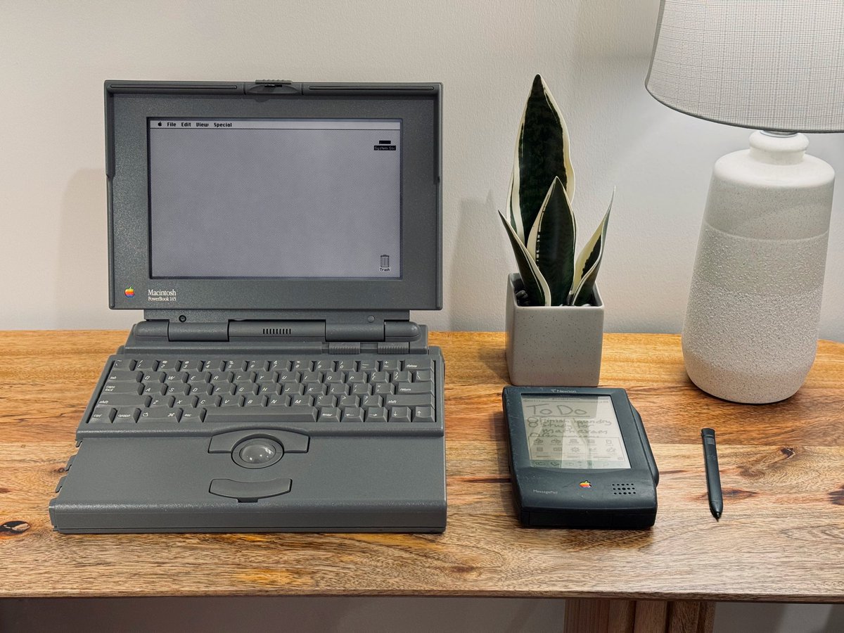 chukcy__'s tweet image. Apple in february 1994, 2004, 2014 and 2024