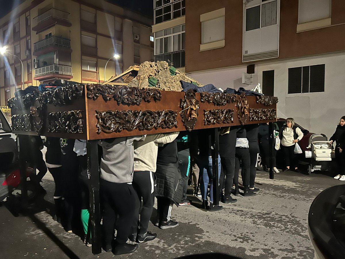 HdadEstacion's tweet photo. Ayer han comenzado los ensayos de costaleros de la Cofradía con el paso del Stmo. Cristo de la Angustia y María Stma. de la Misericordia, dirigido por Juan Alberto Moreno, y Jorge Flores. https://t.co/l6Mn4yvG28