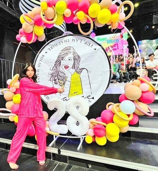 ma1208an's tweet photo. THE ONE AND ONLY🙌💛🎂🙌
@Vivo_Phil

@mainedcm | #MaineMendoza
#MaineForVivo https://t.co/Wls5FOXfd2