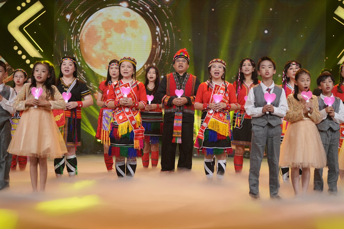 zhengniushi's tweet photo. 2024 #GBA #LanternFestival #show co-produced by #Guangdong, #HongKong, #Macao and #Taiwan will be available at 19:00 on Feb 24th in over 20 media APPs. #Artists from the 4 places show the #strong #connection, #shared #mission, #energy, #protential and bright #future of GBA. https://t.co/LTdAAh9xDr