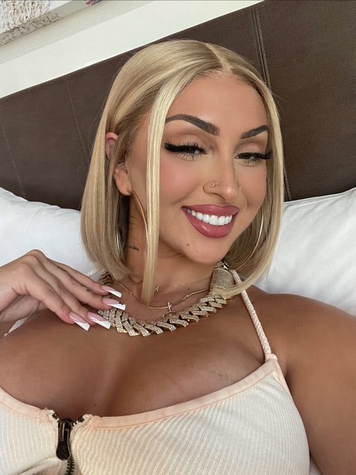 I’m available for massage and sexy service 
 Text me if you are interested