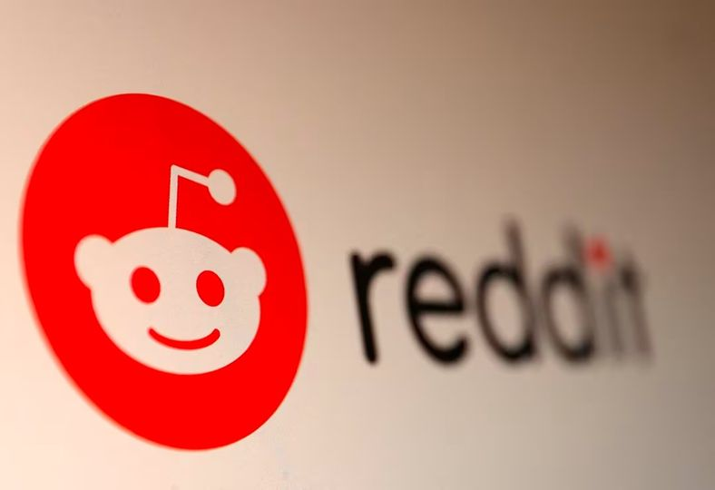 Reddit đồng ý "bán" nội dung cho Google, lấy 60 triệu đô mỗi năm #TSLong
Theo bản tin độc quyền của Reuters, Reddit đã chốt đơn, cho phép Google truy cập và sử dụng các nội dung trên mạng xã hội này để train các mô hình trí tuệ nhân tạo (AI) của họ.
Một