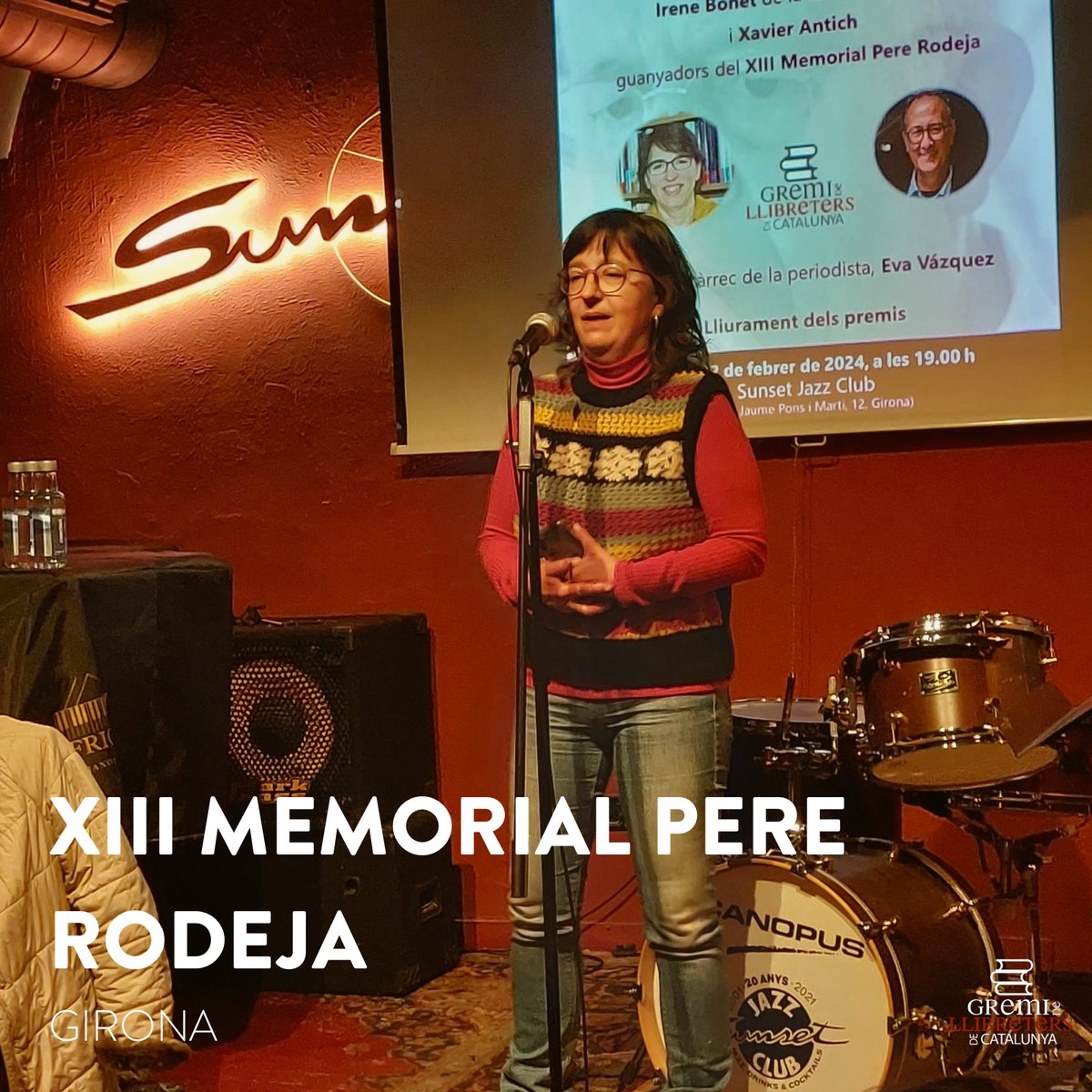 Ahir al vespre es va fer al @SunsetJazzClub de Girona, el lliurament del XIII Memorial Pere Rodeja. El Premi al millor llibreter/a fou per a la Irene Bonet de la @llibreriadrac d'Olot pel seus 50 anys i el Premi a la divulgació de llibreries per a @XavierAntich, d'@omnium.
