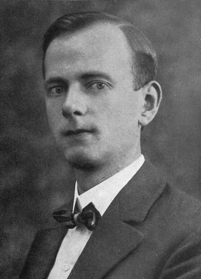 »Die ganze nationalsozialistische Agitation ist ein dauernder Appell an den inneren Schweinehund im Menschen.«

Kurt Schumacher (SPD) in seiner Rede im Reichstag am 23. Februar 1932