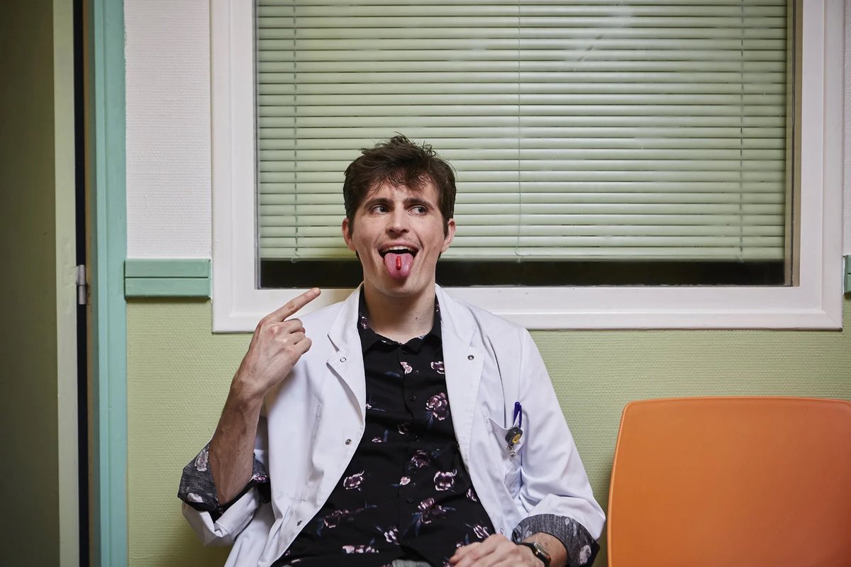 C’est super que Raphaël Quenard soit une des révélations du cinéma français cette année. Ce serait aussi super de ne pas dire qu’il « surgit de nulle part ». Il sort de la série #HP (2018-2020), son premier rôle à l’écran, où déjà il le crève…