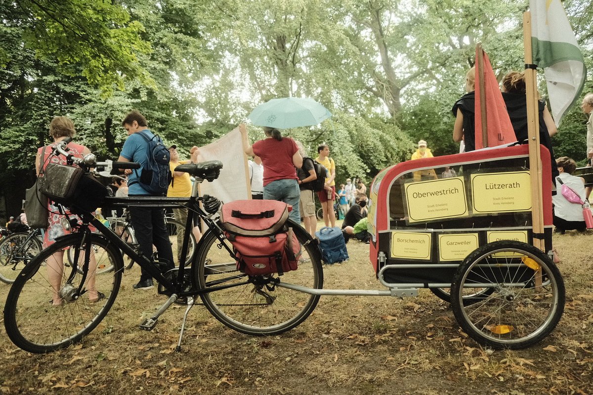 Noch 9 Tage bis zu unserem Wasserspaziergang mit @lessoulevements! Start 11:30, Kirche #Keyenberg. Ihr habt kein Rad und wollt mit dem ÖPNV anreisen? Das geht aus Richtung #Mönchengladbach mit Bus 006 bis Wanlo Markt, von dort 20min Fußweg. #Servicetweet #AlleDoerferBleiben