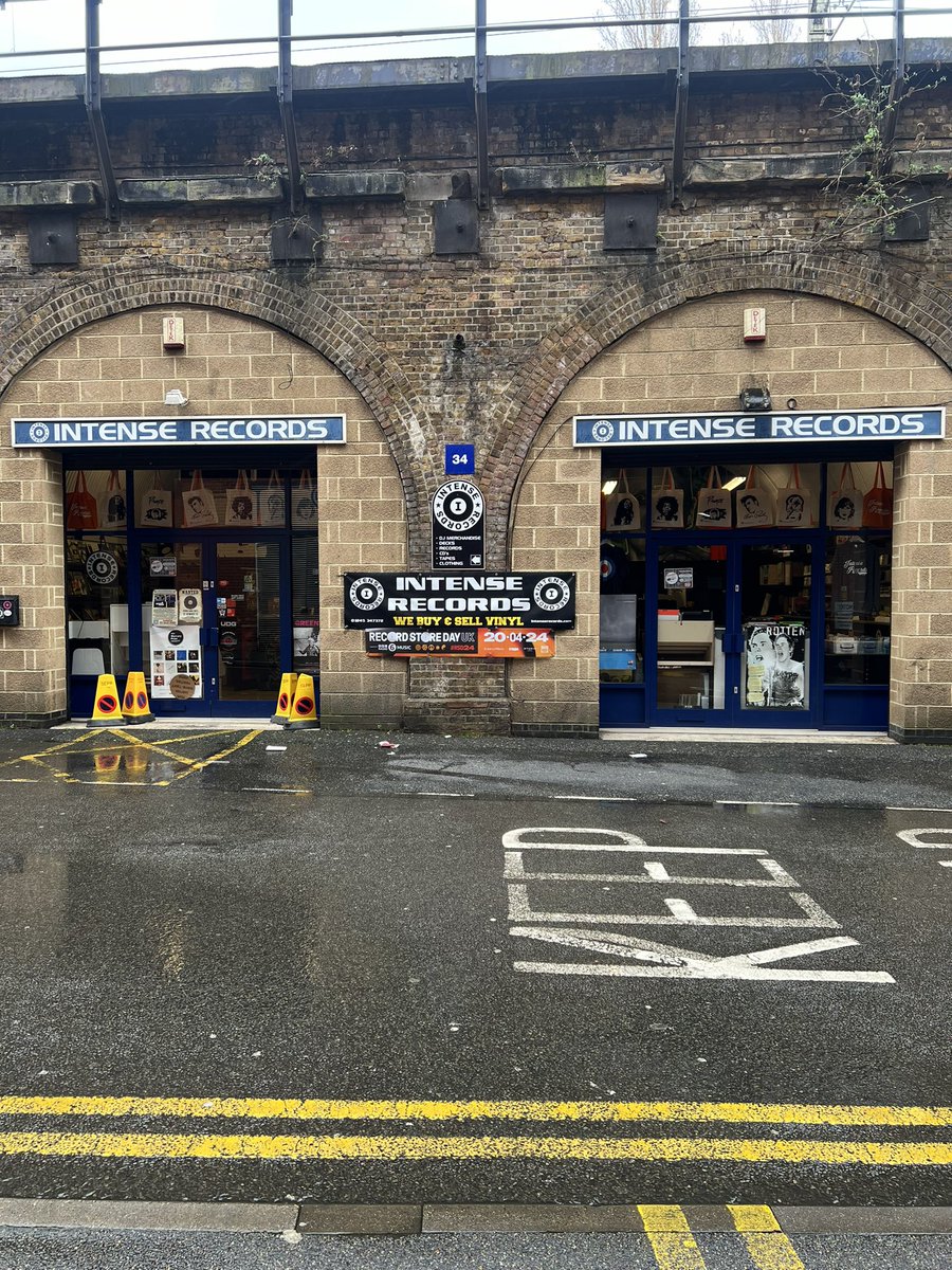 deck_doctor's tweet image. Full service work, some audio upgrades, a good clean and a bit of loving restoration at Intense Records.
Lots of lovely vinyl here to dig through 
#Technics1210 #Technics1200 #technicssl1210 #deck_doctor #deckdoctor #vinyl #technicssl1210mk2  #decks #vinylcollector #recordshop