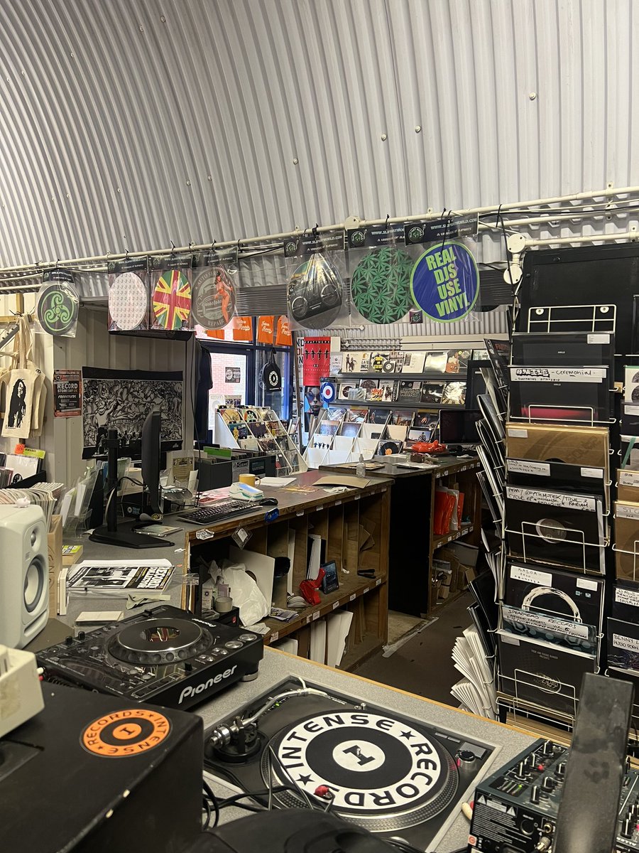 deck_doctor's tweet image. Full service work, some audio upgrades, a good clean and a bit of loving restoration at Intense Records.
Lots of lovely vinyl here to dig through 
#Technics1210 #Technics1200 #technicssl1210 #deck_doctor #deckdoctor #vinyl #technicssl1210mk2  #decks #vinylcollector #recordshop