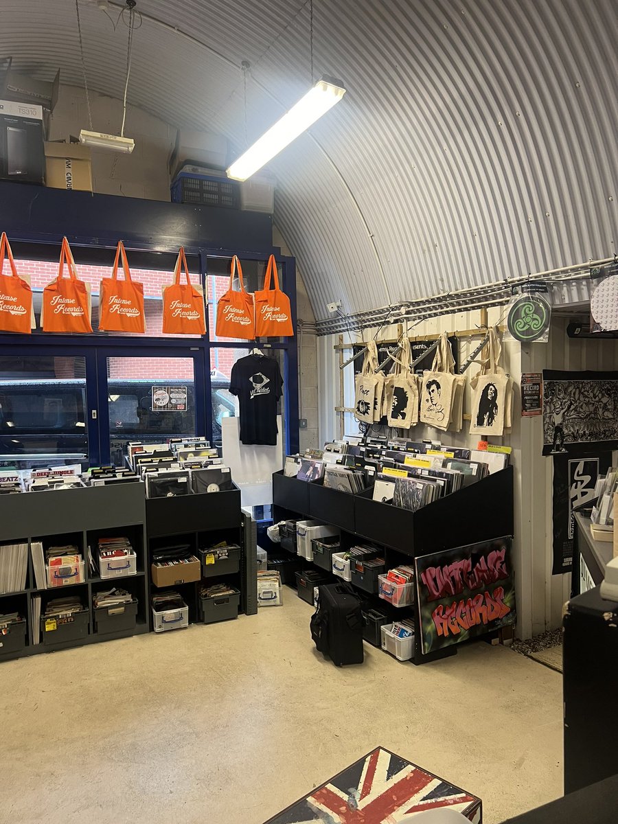 deck_doctor's tweet image. Full service work, some audio upgrades, a good clean and a bit of loving restoration at Intense Records.
Lots of lovely vinyl here to dig through 
#Technics1210 #Technics1200 #technicssl1210 #deck_doctor #deckdoctor #vinyl #technicssl1210mk2  #decks #vinylcollector #recordshop