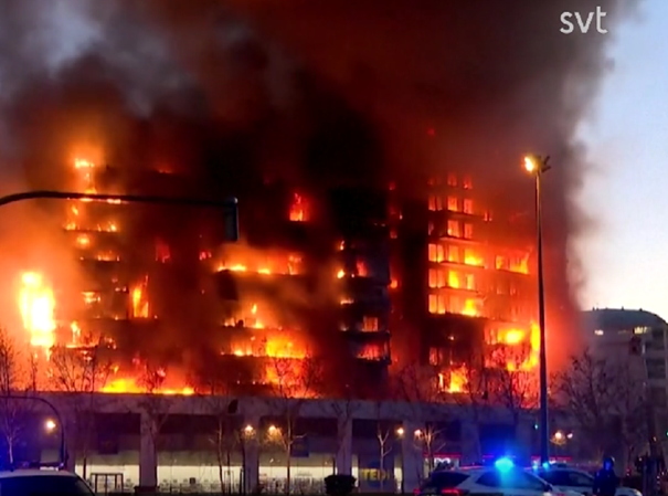 riktpunkt's tweet photo. Fyra döda och ett tjugotal saknade efter en husbrand i Spanien - farligt ytmaterial användes i byggnaden.
#GrenfellTowers #husbrand #Kommunisterna #polyuretan #renovering #SKP #Valencia
https://t.co/WCucUXhhJr https://t.co/AyecdQgYjW