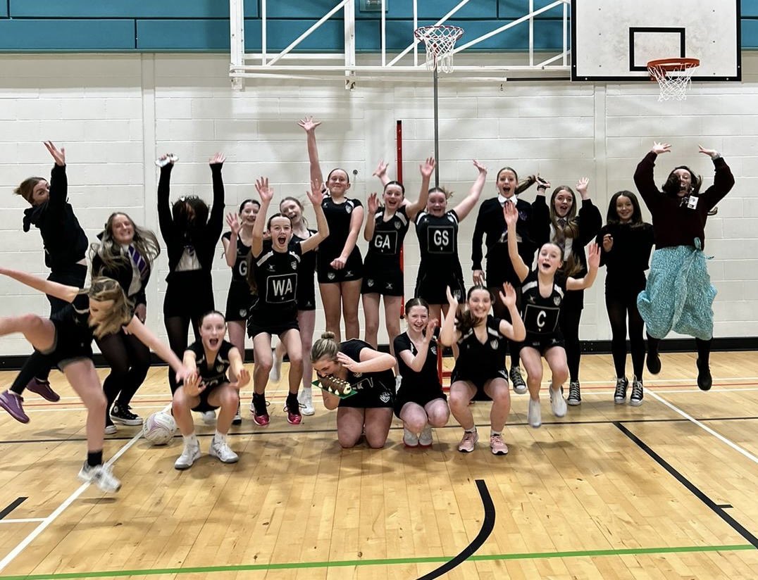 Congratulations to our S1 netball team who won their Scottish Cup 1/4 final 🏐 Some fabulous matchplay, growing with every game 💪🏻 🌟 POTM Eva Bray 🎂 Emily Swankie Thanks to our S3 netball leaders for coaching @NetballScotland @ClydeNetball @IYouthwork