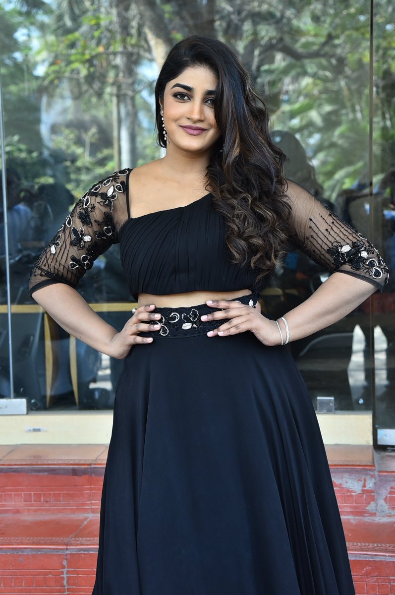 Ragalahariteam's tweet photo. Actress Dimple Hayathi latest clicks in Black 
#DimpleHayathi
#Hayathi https://t.co/hp3QVktjP5