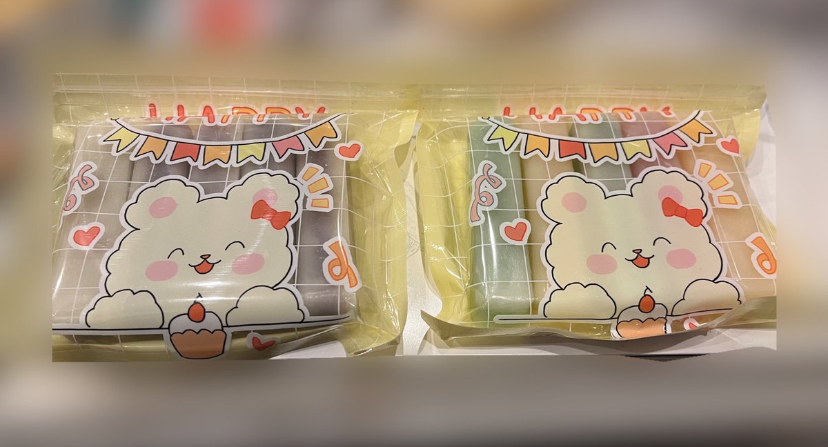 despaircastle's tweet photo. 怪しすぎる手作り菓子を中国から輸入した 食べるの楽しみ🎶🎶🎶だけど腹壊すかも 死 https://t.co/keXWbLywse