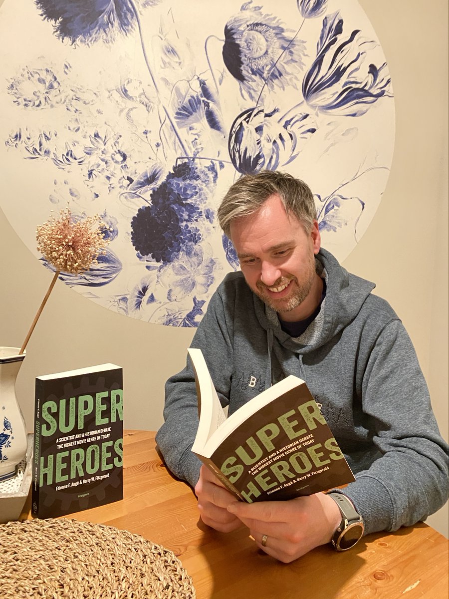 ⚡My latest book 'Superheroes' has arrived! Co-written with Etienne Augé and published by Bot Uitgevers. It explores the science and history behind the superhero genre. 📢 Spread the word, and share the news. 'Superheroes' has landed! 👇 More info: bwscience.com/product/superh…