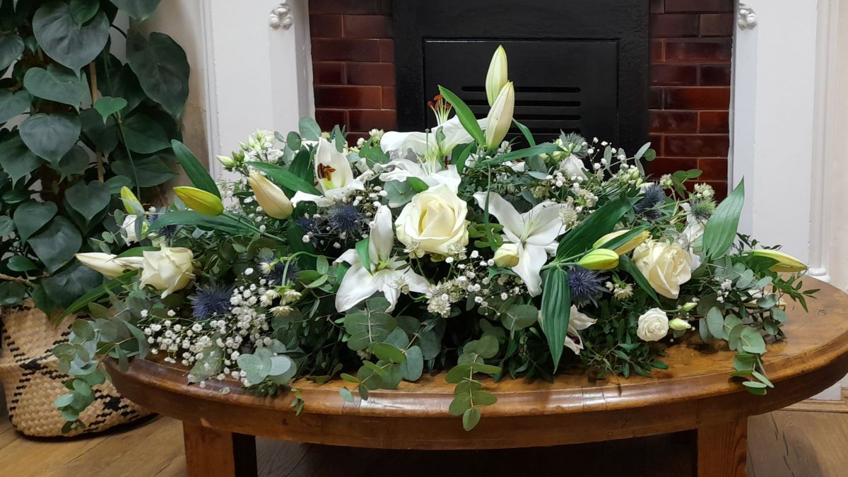 🌷💮🥀 Free to a good home! This beautiful unused 3-foot floral arrangement is available first come, first served to anyone who can pop by our #Tooting HQ in Lambeth Cemetery between 9am and 5pm TODAY. You can call us on 020 3589 4726 or drop by and take your chance!
