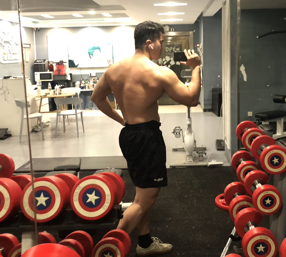 babaWang96's tweet photo. @fitness @gym @shenzhen https://t.co/NROL73uch0