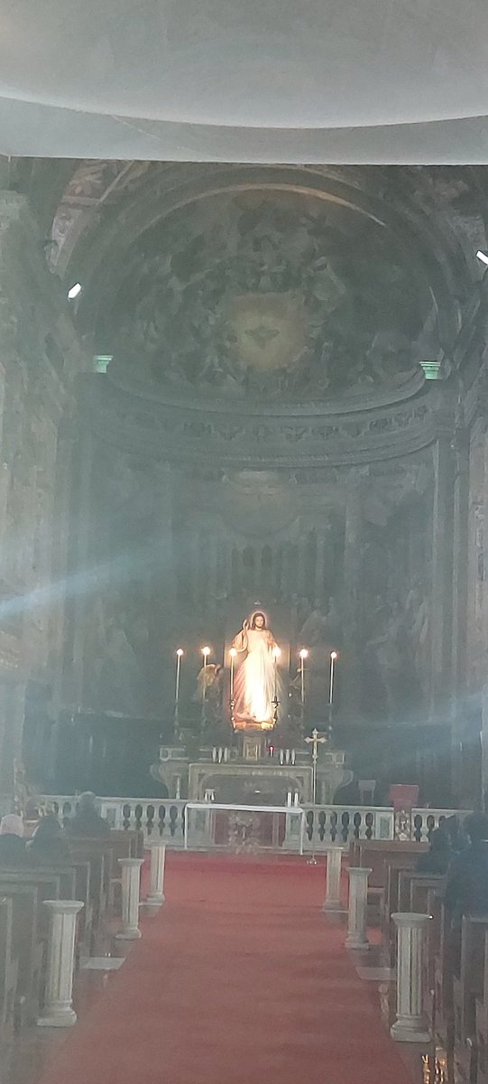 marco_svd's tweet photo. Gereja Yesus Kerahiman di Sassia depan Vatikan pagi ini. Tuhan Yesus Kerahiman memberkati kita melalui tetes-tetes darahNya yg Kudus. https://t.co/gVYqsgRYnF