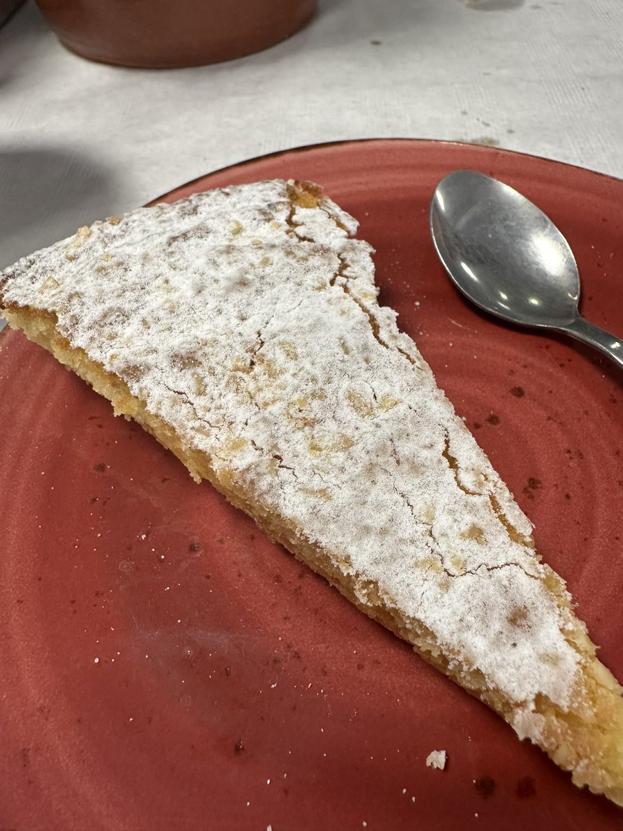 Uno de mis rituales al venir a Valencia es visita obligada al <a href="/Bar_Marvi/">Bar Marvi</a> ya sea para almorzar, comer, meterte un caldo gallego o simplemente darle un abrazo a <a href="/Tino_Marvi/">Tino Fernandez</a>. Cada jueves caldo gallego para comer hasta principios de Marzo. Hay que apurar.  #GaliciaCalidade