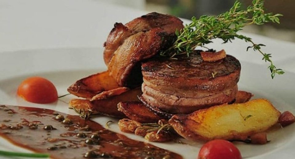 Msanchezr40's tweet photo. ¡El viernes llegó y en Oasis lo celebramos con exquisitos manjares que despiertan tus sentidos! Ven y déjate cautivar por nuestra cocina única. #ViernesSibarita #OasisGourmet 🍽️✨ https://t.co/m1V1W5Tiaf