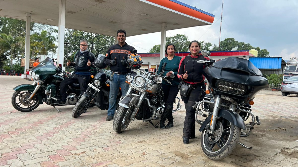 uptourismgov's tweet photo. The adventurous and high-spirited 5 #HarleyDavidson Riders, riding from #Kishkindha to #Ayodhya have started off from #Prayagraj, heading to the holy land of Lord #Rama, post which, they will traverse through the exquisite cities of #Varanasi, #Lucknow, and #Agra. https://t.co/8aFkIW3jlX