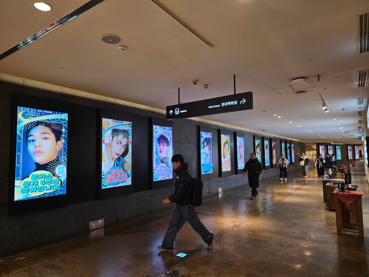 LUMISUNION's tweet photo. 2024.02.22    

🥳Happy 6th Debut Anniversary Lucas 
🎉루카스 님의 데뷔 6주년을 축하합니다!

🌏Seoul, Korea - Sinchon U-plex 21 DID Screens   

#LUCAS #루카스 
#HappyLucasDebutDay #WeLoveYouLucas https://t.co/rT8wYWmiH4
