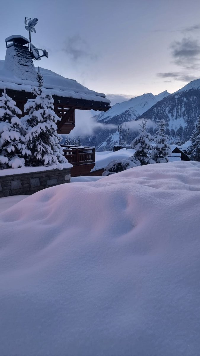 3Vallees_france's tweet image. Livraison de neige fraîche ce matin 😍
📍 Courchevel, 1850