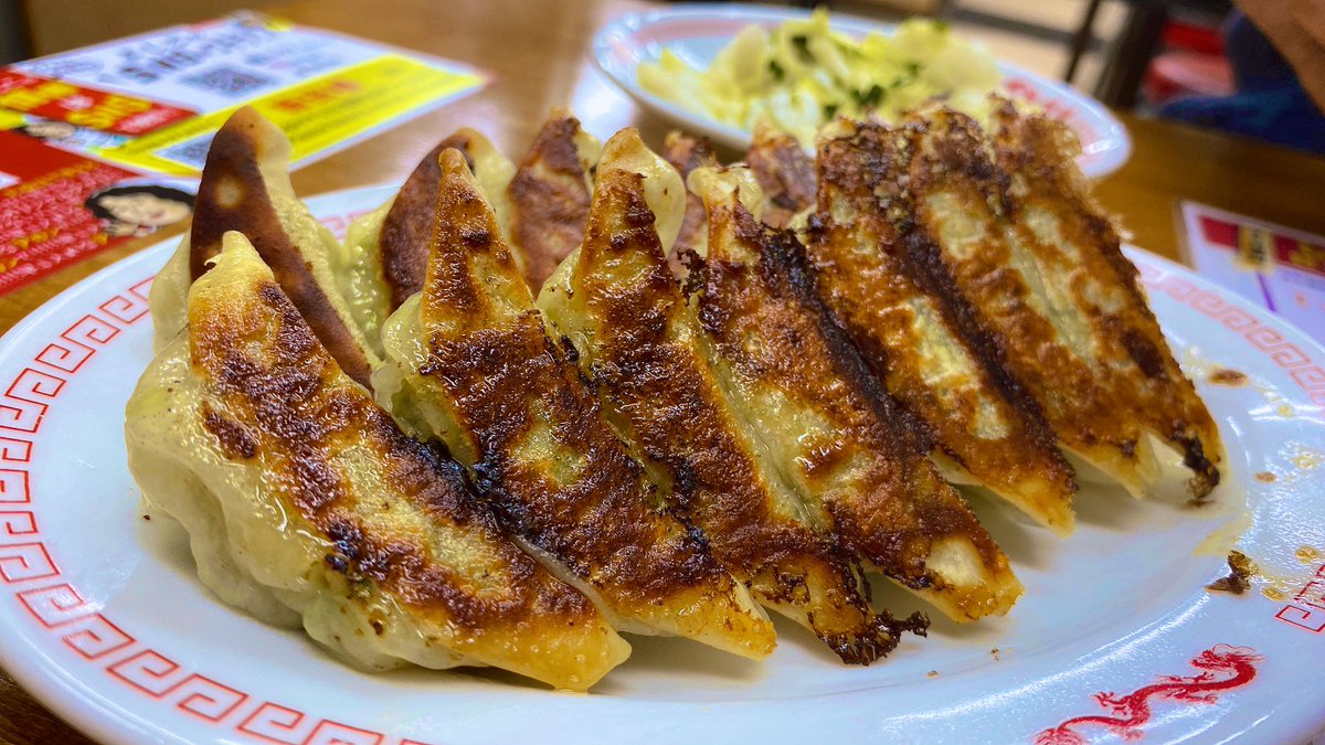 rekopaa's tweet image. よしこ（ここの社長のおかん）おめでとう！！

大阪餃子、軽くてパリパリで香り良くて大好き。

#餃子よしこ
#飯田橋餃子