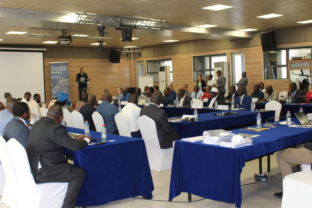 🛳️What are the commonalities between #cybersecurity and ports? Both are important in the Gulf of Guinea🌍 #EUCyberNet took action in Douala, Cameroon🇨🇲 in the training on 'Cybersecurity of Ports' among 25 ports in the Gulf of Guinea #EnMAR #CRIMSON #EUForeignPolicy @EU_FPI