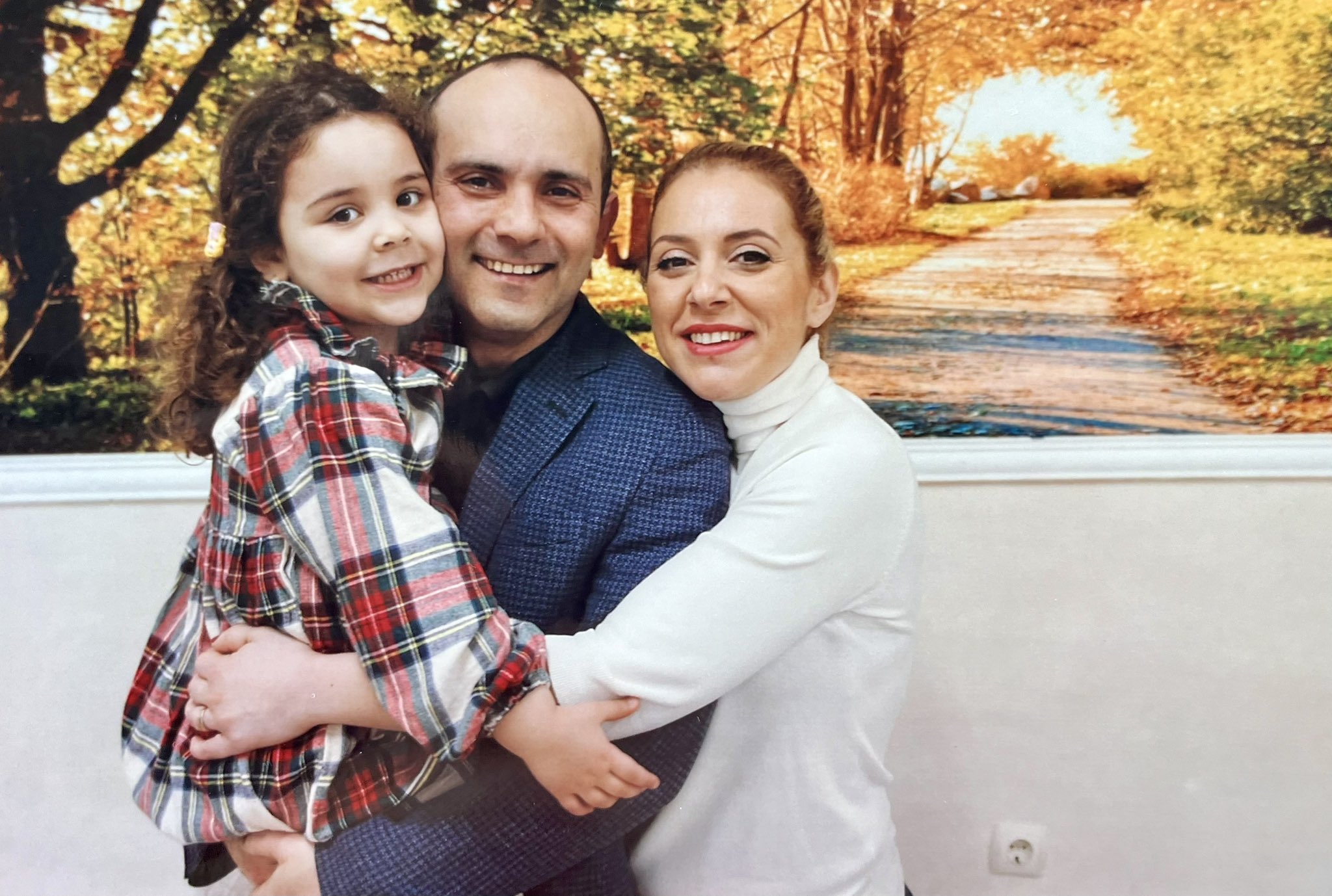 Dr. Meriç Demir Kahraman on X: "23 Şubat 2024, Silivri, 66. kapalı görüş: Tayfun'dan hepinize bol selam. Bugün kızımız Vera görüşte "Sana günaydın diyerek uyanmak, iyi geceler babacım diye uyumak istiyorum." dedi.