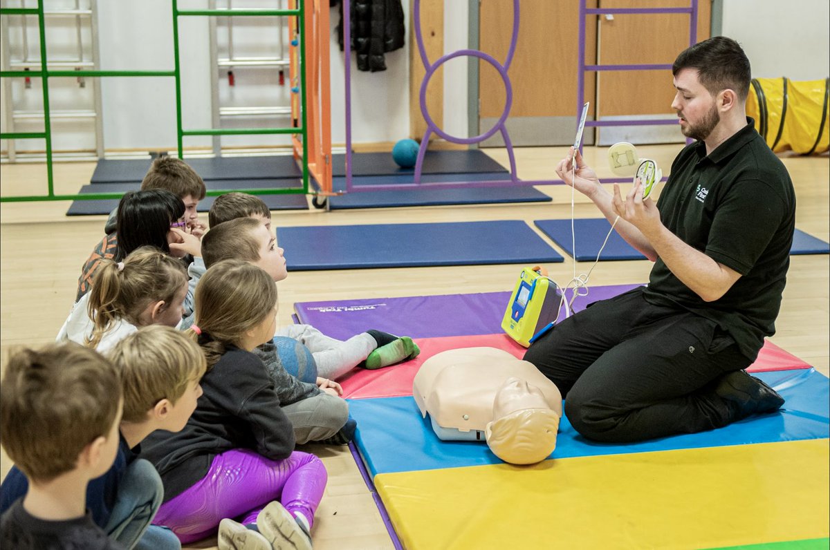 Some snaps from our recent holiday camp in Sale, where our wonderful partners, @CooksonFirstAid, trained over 30-little life savers! 💛

#firstaid #savealife