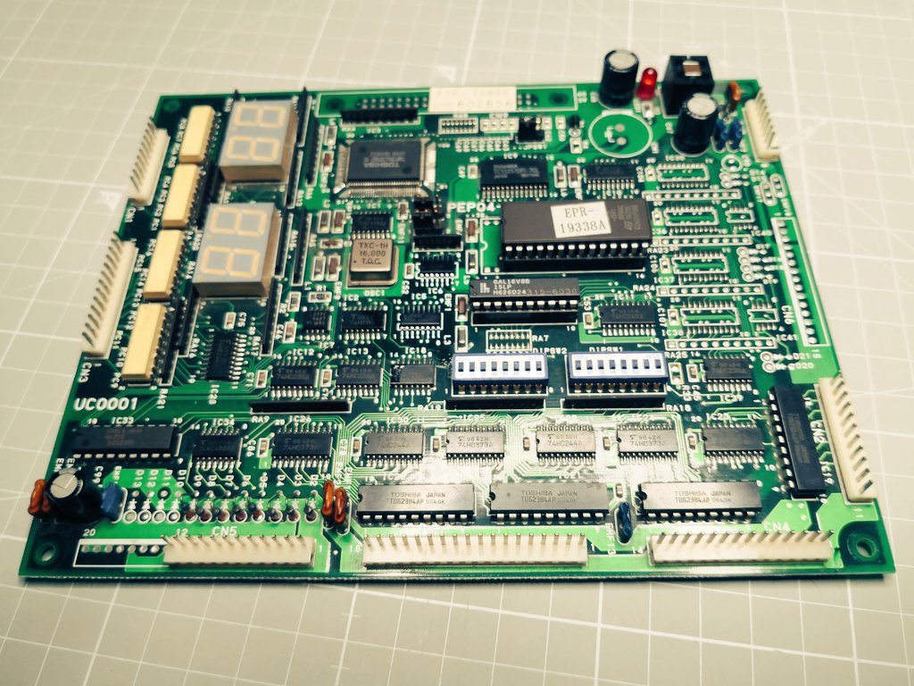 KabukiFlux's tweet photo. Muchas gracias a todos por estar en el directo de ayer diagnosticando la DriveBoard de Sega Model3, al final la arreglamos casi como si fuese en YouTube 😅
#SEGAForever #segamodel3 https://t.co/ScjCGiLRKf https://t.co/c4AUTicjt6