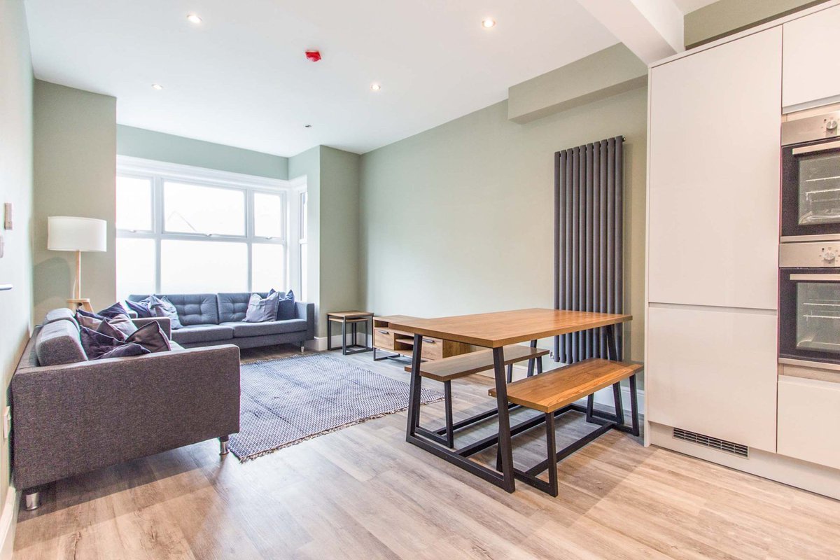 Seriously chic premium property in Headingley with 6 en-suite bedrooms 🌟

150ppp/wk including bills ‼️

buff.ly/3UPEmBu

#Headingley #LS6 #StudentAccommodationLeeds