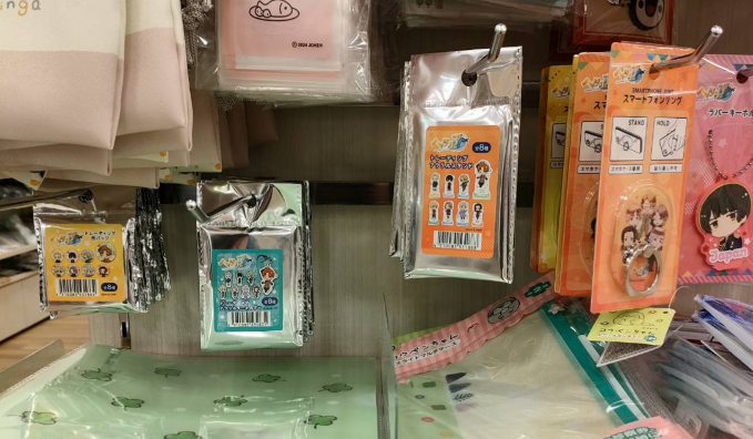 近所の大型店でも7/23頃より入荷していました！ 100均セリア『ヘタリア