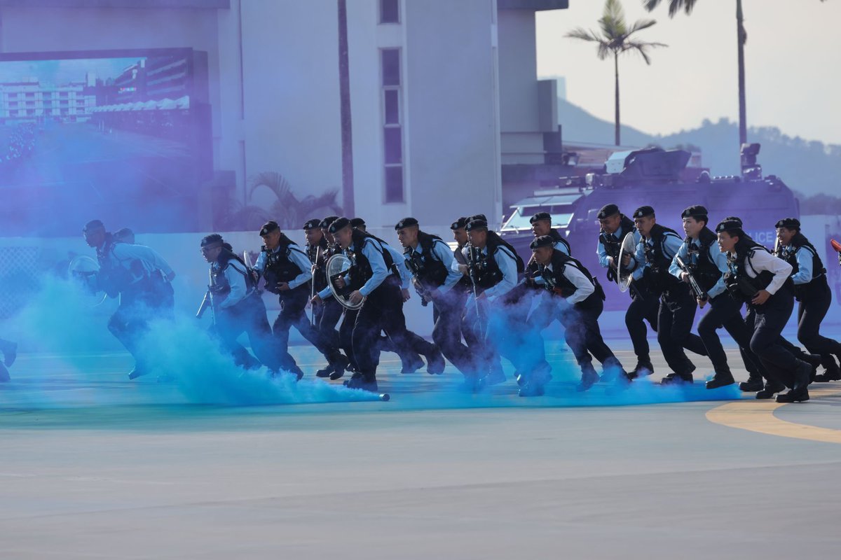 hkpoliceforce's tweet photo. #BlueBeret Spirit🫡
Giving a glorious ending to their rigorous training at #PoliceTacticalUnit’s #PassingOutParade, #PTU’s new blood pledge to perpetuate its formidable duality—wisdom &amp; fortitude—to keep upholding #NationalSecurity as well as safeguarding &amp; serving HK🇭🇰, our home https://t.co/EAQKa6Q1TQ