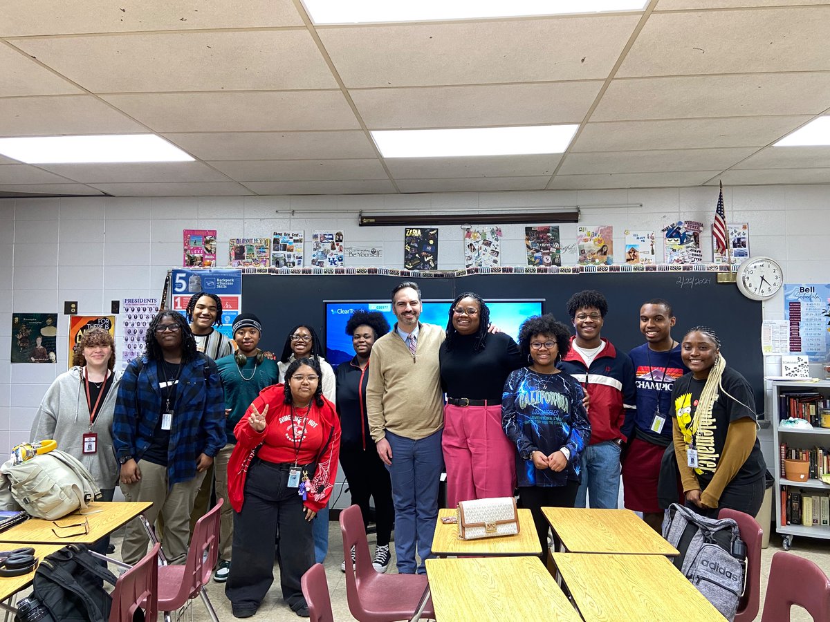 Had an amazing time speaking with Ballard High's Black Student Association about my work in federal policy @cmtysolutions  & tackling homelessness's impact on Black communities. Students were insightful & inspiring! #BlackHistoryMonth 
#communitysolutions
#ballardhighschool