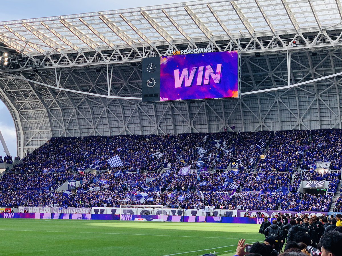 ippei49's tweet photo. 今日は広島の街が“紫”に。
記念すべき試合を見届けてきました。

前職で取材させてもらっていただけに
新スタジアムはずっと気になっていました。

街の中心部でサッカーを楽しむ風景は
広島の新たな“日常”になりそうです。

#サンフレッチェ広島 #サンフレッチェ 
#エディオンピースウイング広島 https://t.co/o40Hg4gMp8