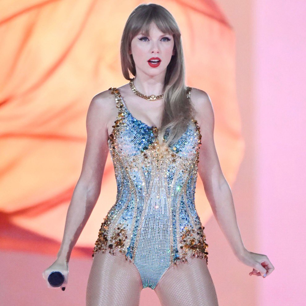 swiftieupdates0's tweet image. Lover bodysuit for Sydney N1 #swiftball