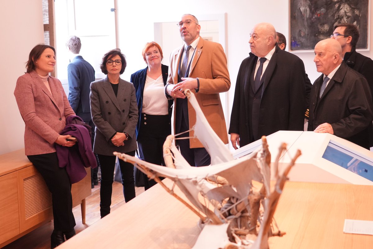 tarnetgaronne82's tweet photo. Rachida Dati à l'#abbayedebeaulieu à #Ginals: une visite qui renforce l'engagement culturel. @MichelWeill et autres dignitaires locales témoignent de l'engagement du département en faveur de la culture. Échanges sur #printempsdelaruralité. #tarnetgaronne https://t.co/4BONDGjqQR