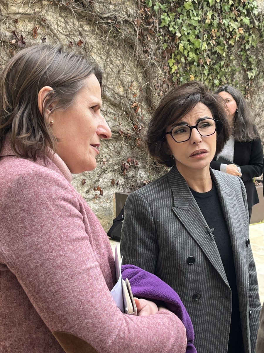 tarnetgaronne82's tweet photo. Rachida Dati à l'#abbayedebeaulieu à #Ginals: une visite qui renforce l'engagement culturel. @MichelWeill et autres dignitaires locales témoignent de l'engagement du département en faveur de la culture. Échanges sur #printempsdelaruralité. #tarnetgaronne https://t.co/4BONDGjqQR