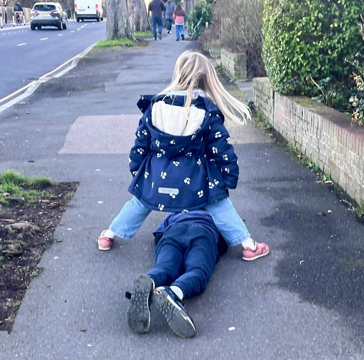 🚶🏻‍♀️When is a Walk not a Walk?

🐸 When it’s Leapfrog time!

It’s essential our streets are places where kids have the space to be kids.
Not just spaces to accommodate cars.
 
A walk home from school is never a waste of time.
#RightToPlay 
#SchoolRun 
#StreetsForKids